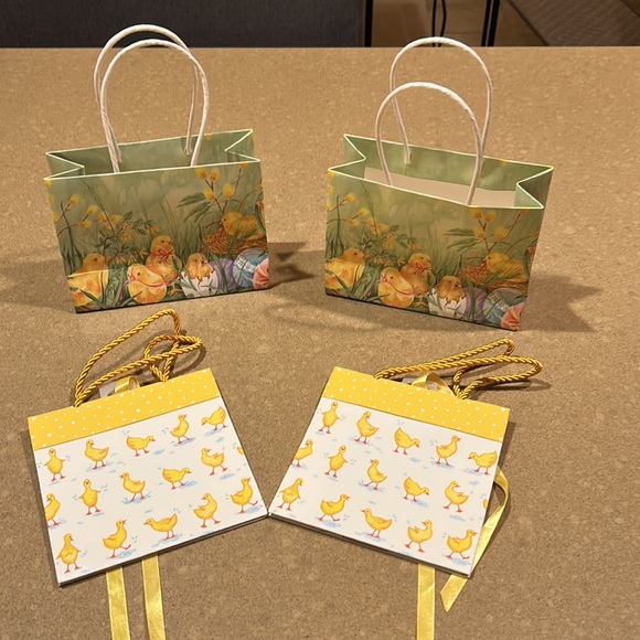 4 EASTER BUNNY & CHICK LUXURY GIFT BAGS - Picture 1 of 3